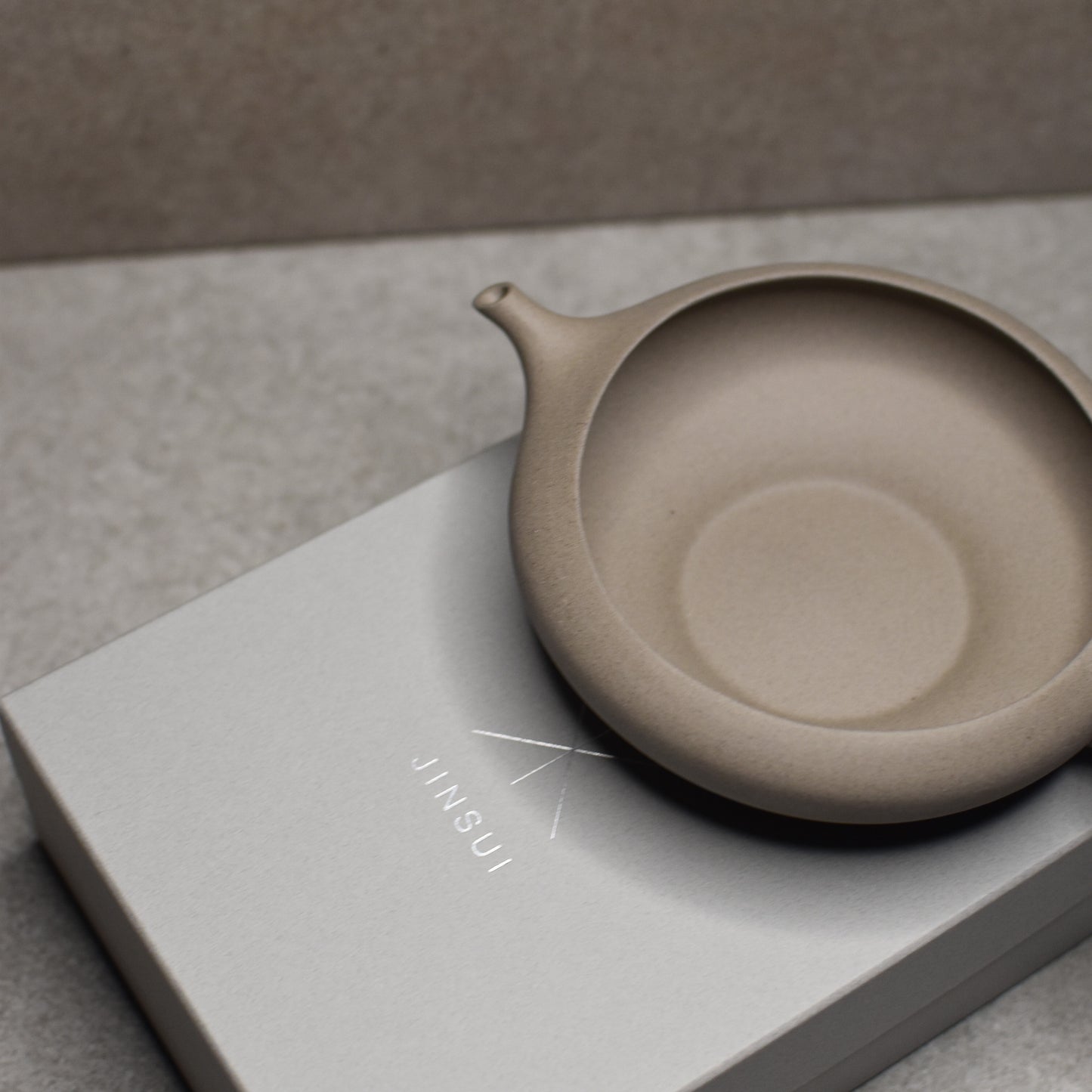 Jinsui kiln: Toki Yuzamashi (cooling jug) Shirohai