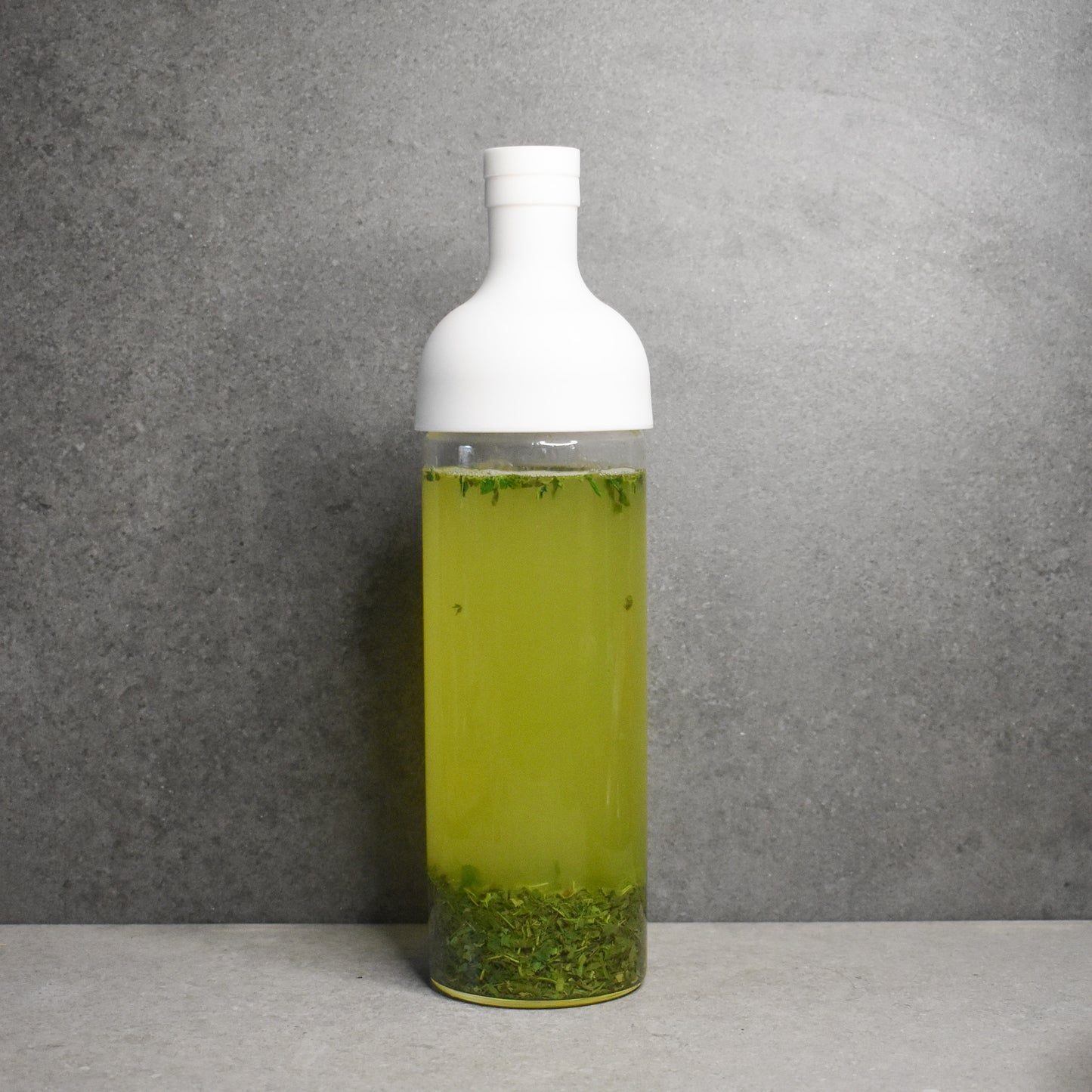 Hario: Cold Brew Tea Filter Bottle (White) 750ml