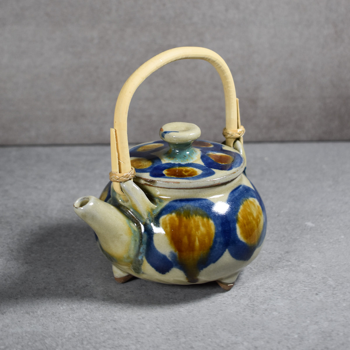 Kitagama: Yachimun Teapot by Yoneji Matsuda