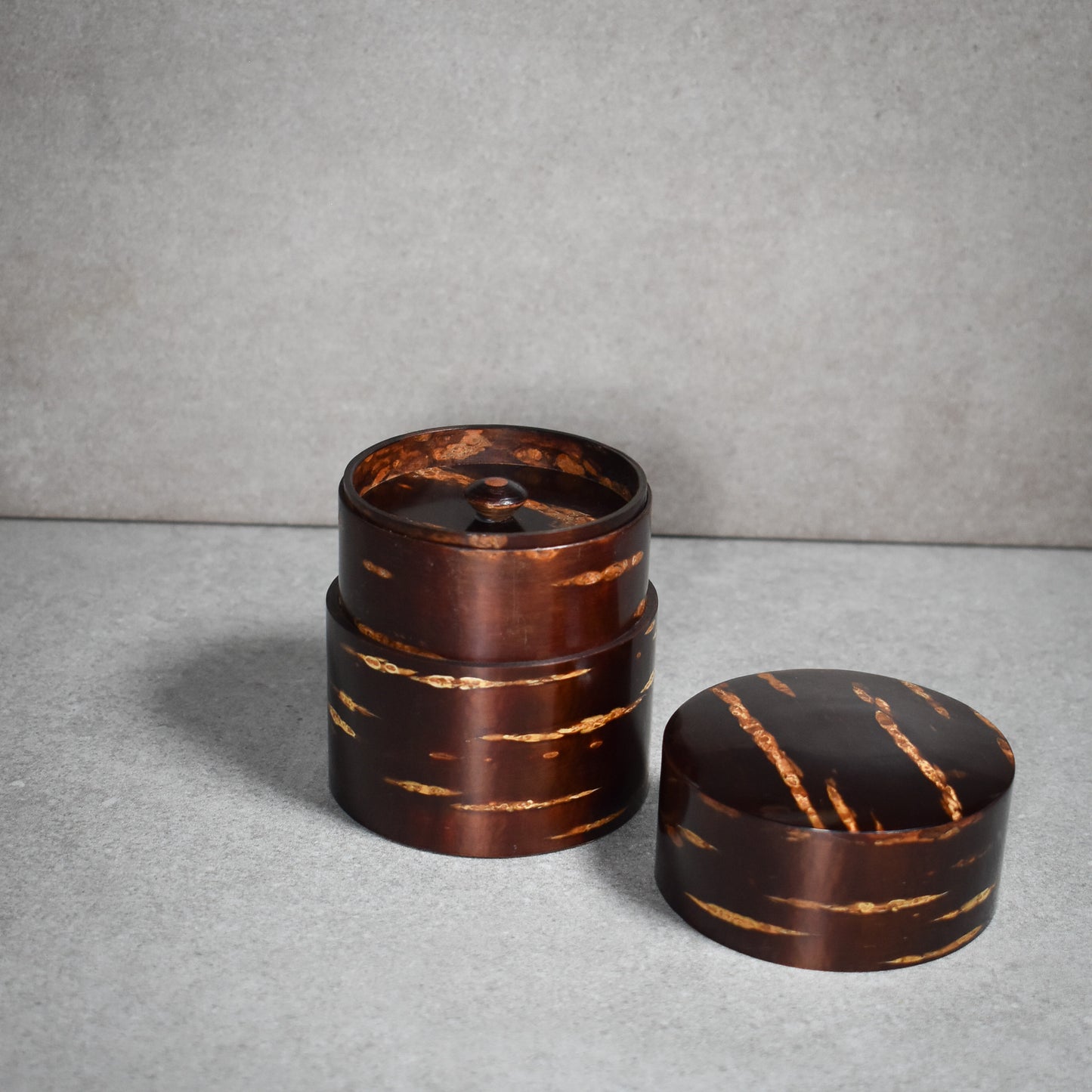 Yatsu-yanagi: Kaba-zaiku Cherry Bark Tea Caddy