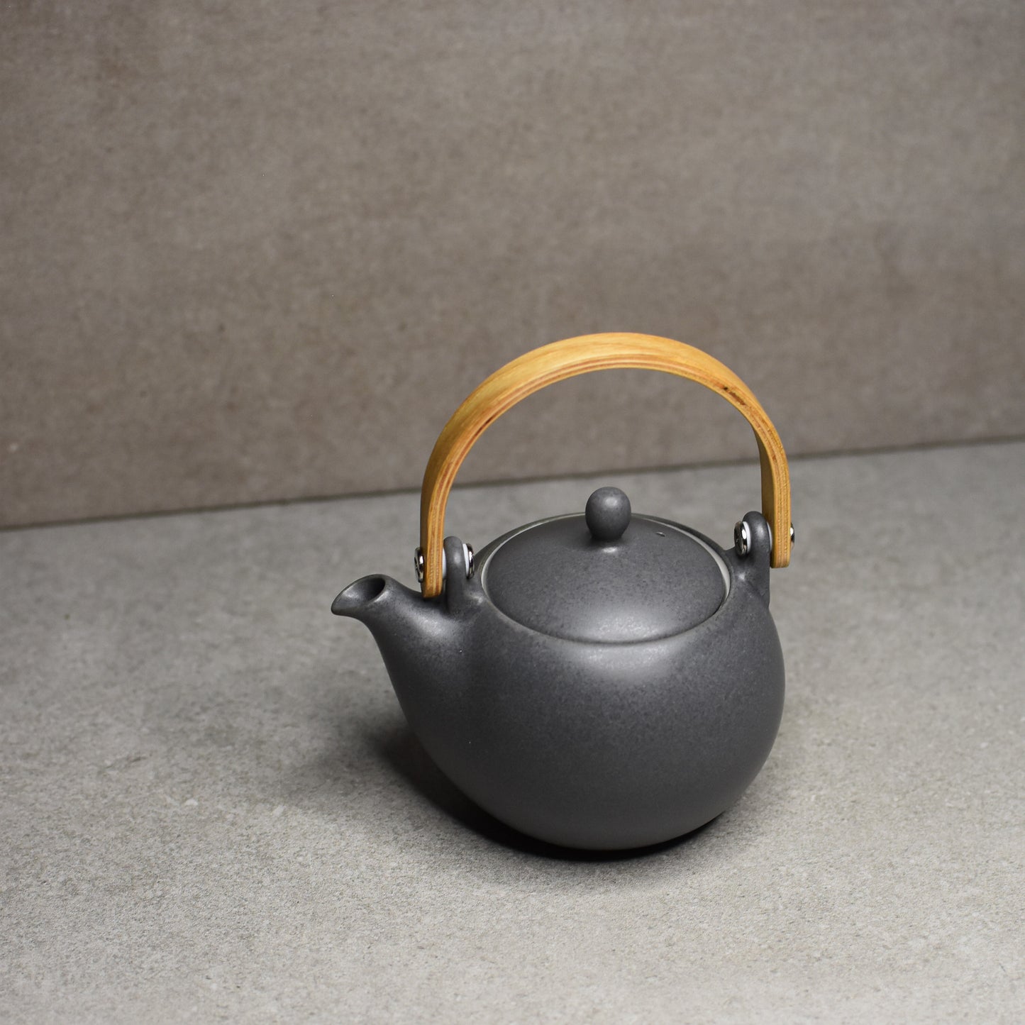 Saliu: Porcelain Yui Sumi Ink Dobin 330ml