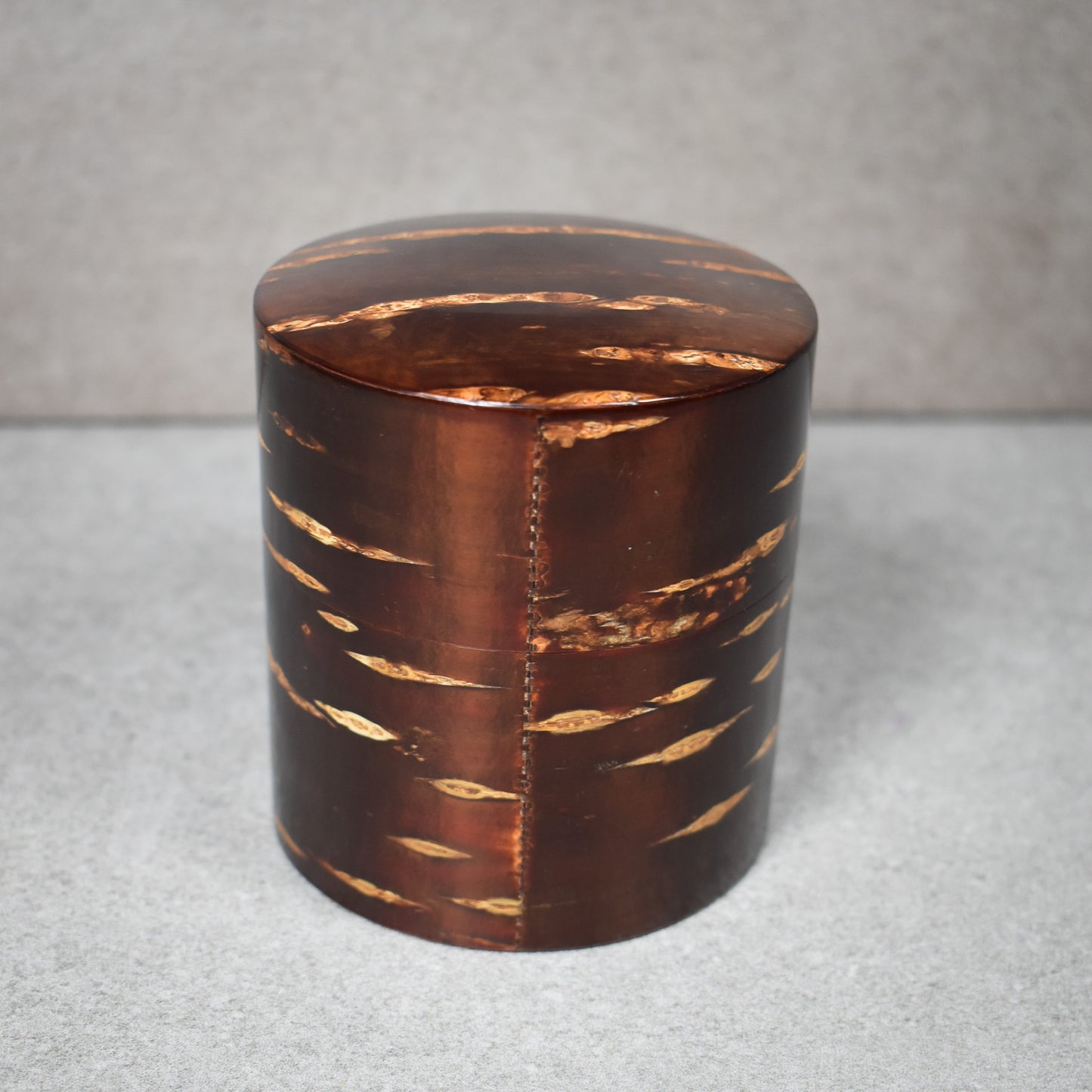 Yatsu-yanagi: Kaba-zaiku Cherry Bark Tea Caddy