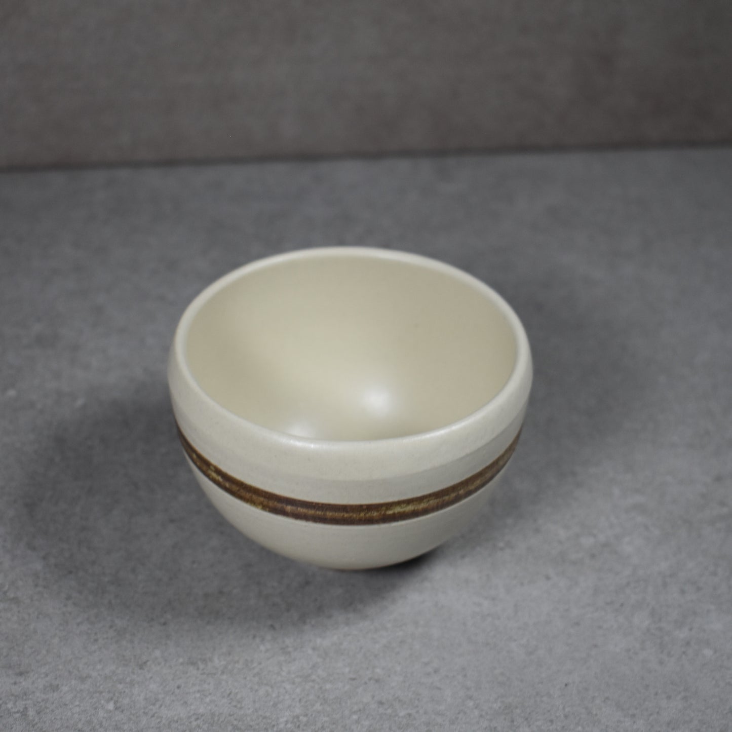 Saliu: Rust White Kofuku Chawan