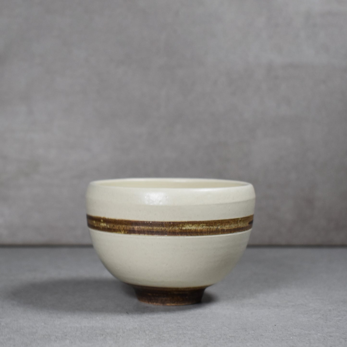 Saliu: Rust White Kofuku Chawan