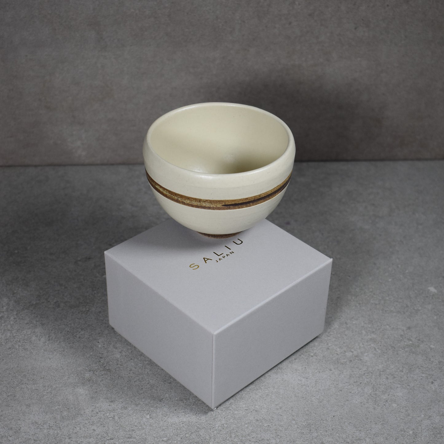 Saliu: Rust White Kofuku Chawan