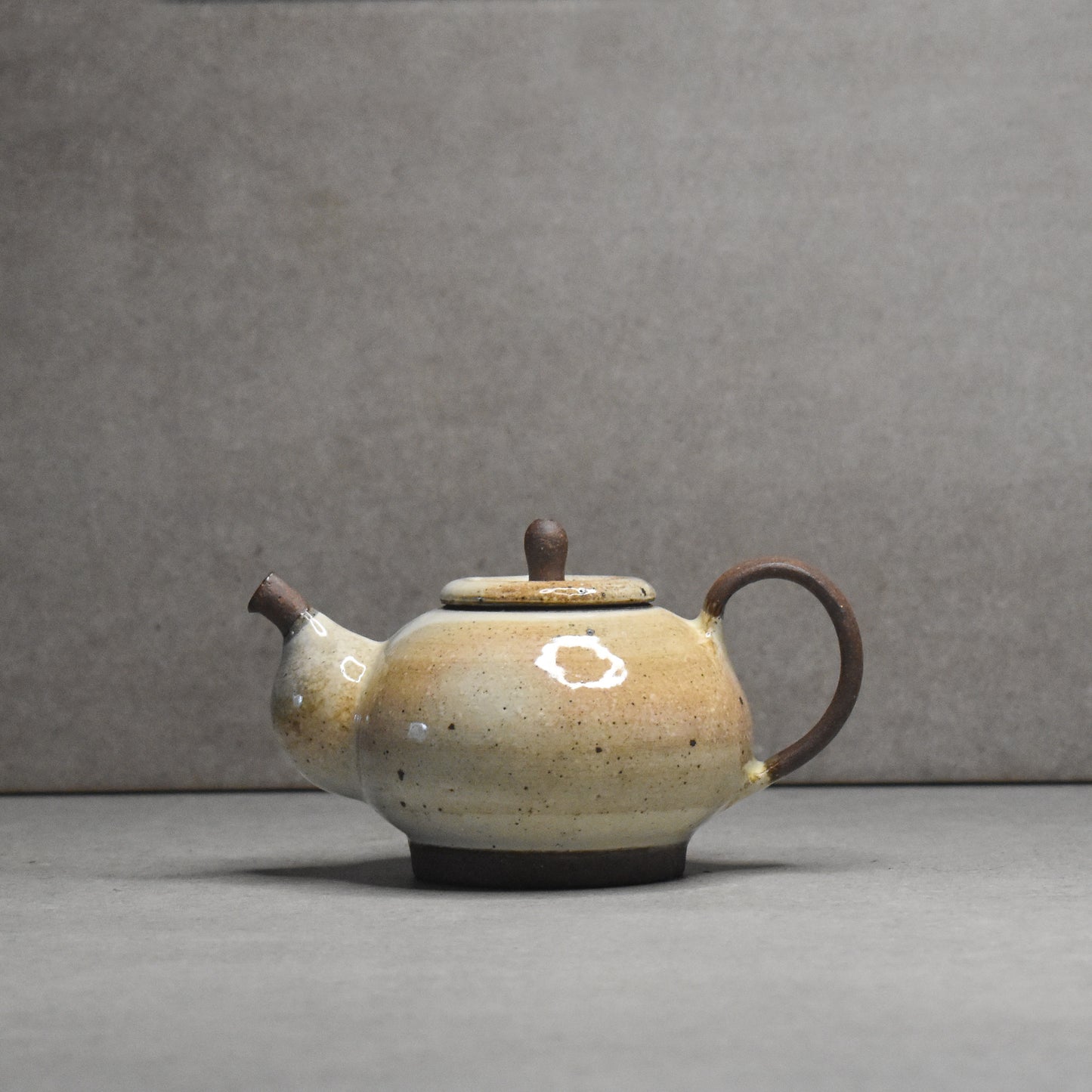 Ohmitogei: Fruit Teapot - White