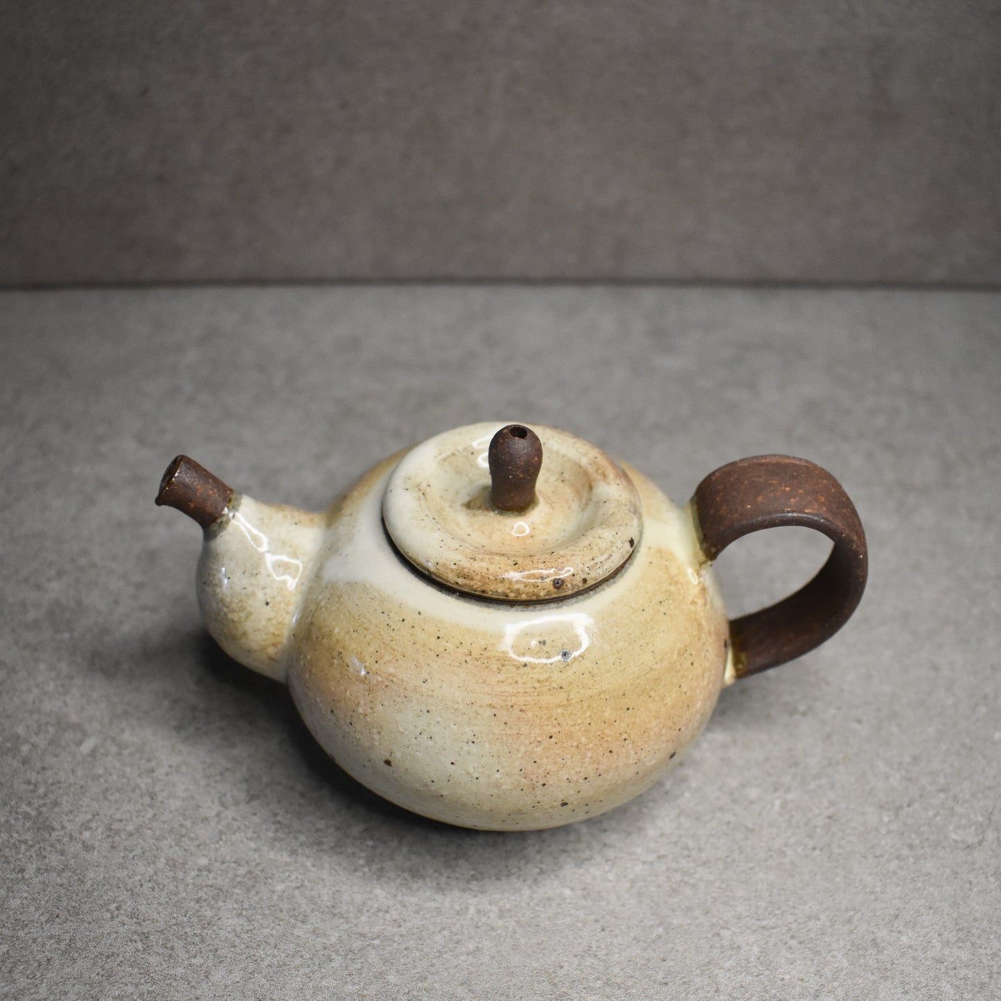 Ohmitogei: Fruit Teapot - White