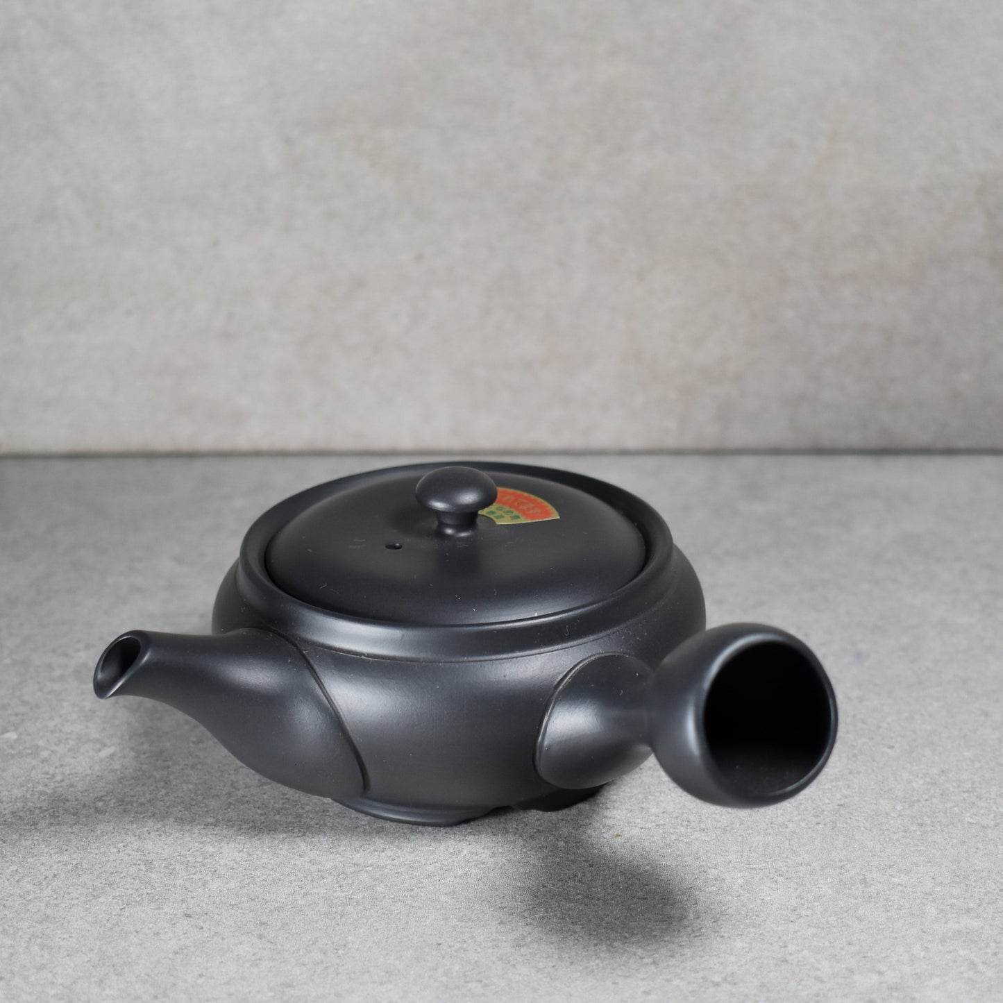 Tokohan: Black Saucer Tokoname Kyusu