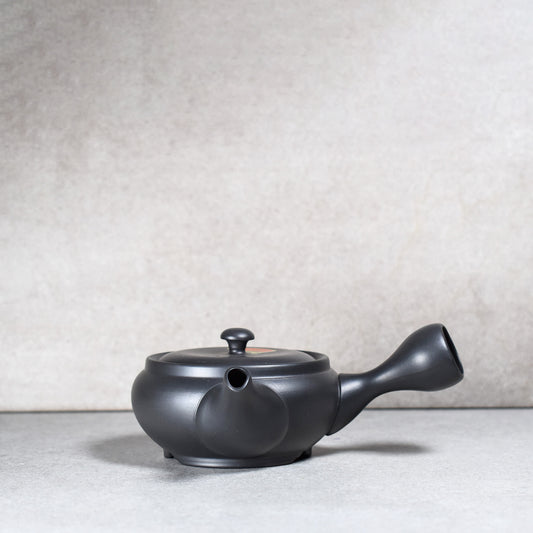 Tokohan: Black Saucer Tokoname Kyusu