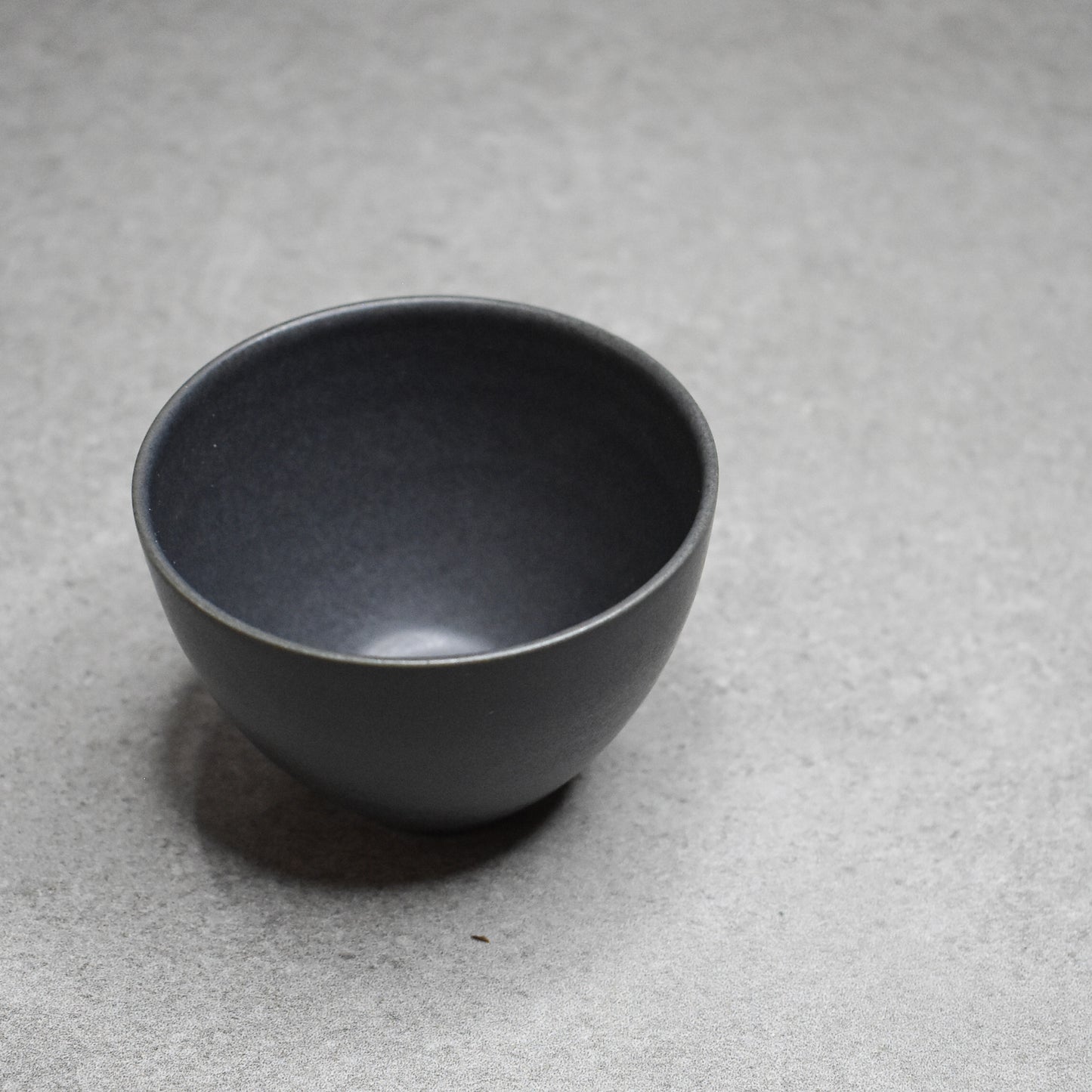 Saliu: Small Porcelain Yui Sumi Ink Cup Set