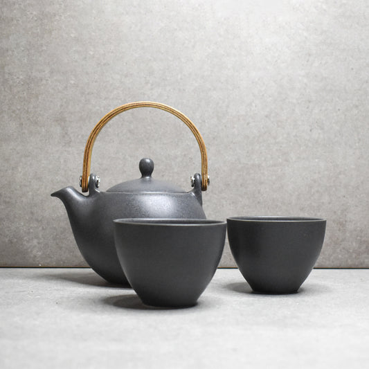 Saliu: Small Porcelain Yui Sumi Ink Cup Set