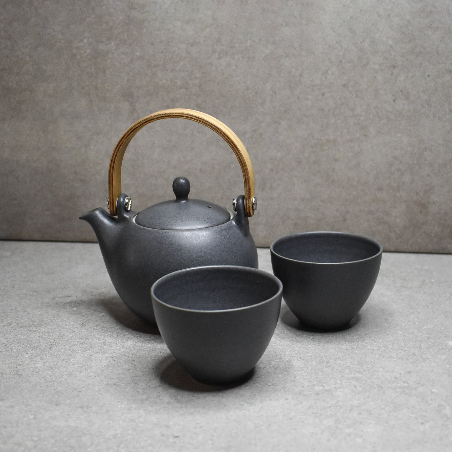 Saliu: Small Porcelain Yui Sumi Ink Cup Set