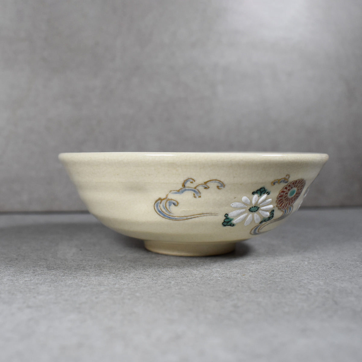 Kyo-yaki Summer Hira-gata Chrysanthemum Chawan