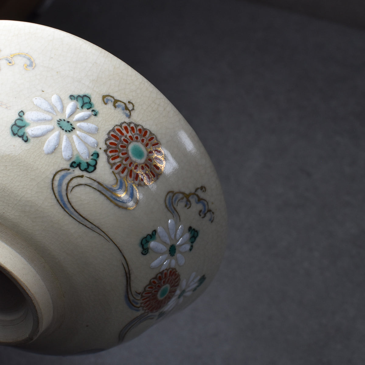 Kyo-yaki Summer Hira-gata Chrysanthemum Chawan